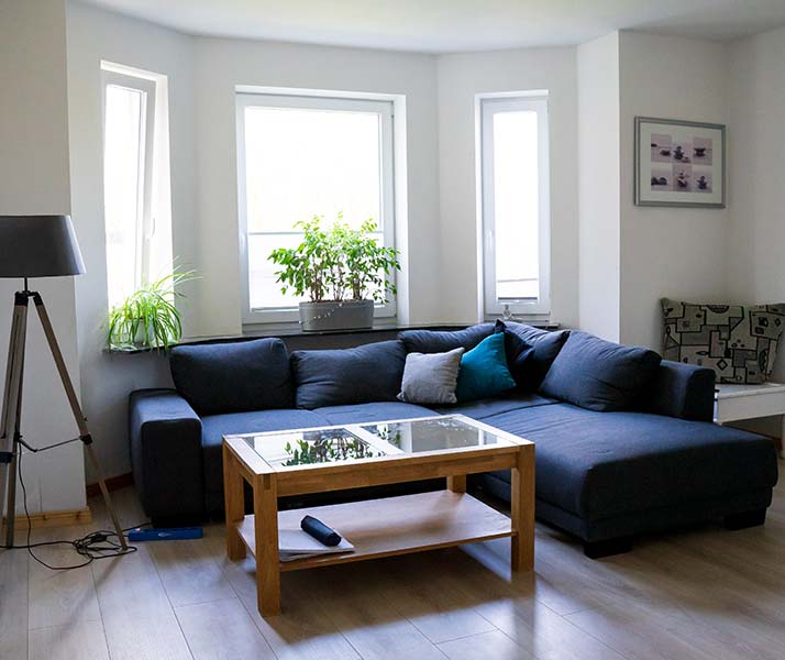 Betreutes Wohnen Tarpholz - blaues Sofa